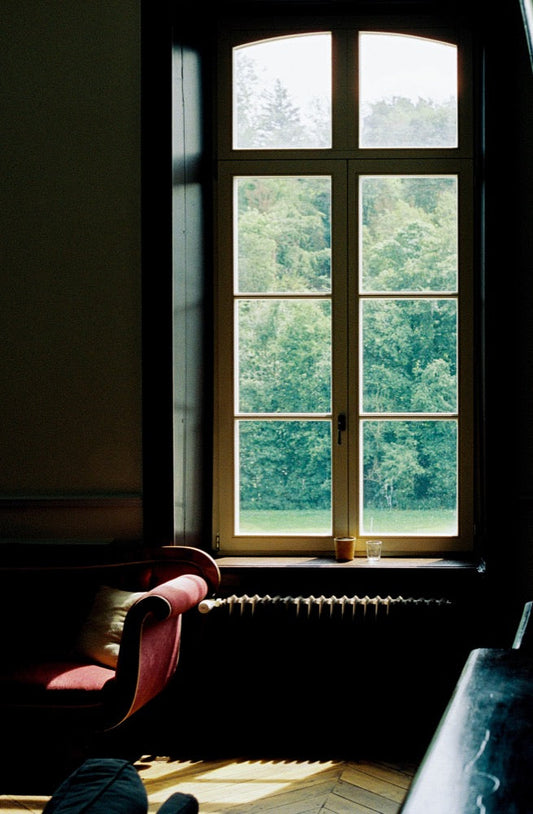 A room in the early morning sun, demonstrating that Ashwagandha gummies can be enjoyed first thing in the morning or last thing at night.